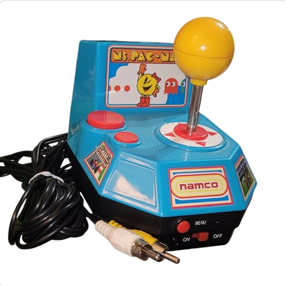 Ms. Pac-Man 5 in 1 Plug and Play 2004 Jakks Pacific TV Namco Game Ages 5+ Retro - Picture 2 of 13